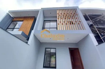 Com 3 quartos, sobrado geminado novo está à venda no bairro Saguaçu, área central de Joinville (SC)