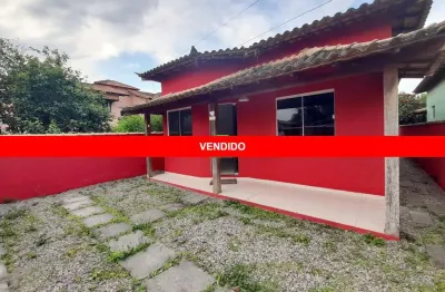 Casa à venda em casimiro de abreu-rj, barra de são joão: 2 quartos, 1 suíte, 1 sala, 2 banheiros, 1 vaga de garagem, 88,96m².