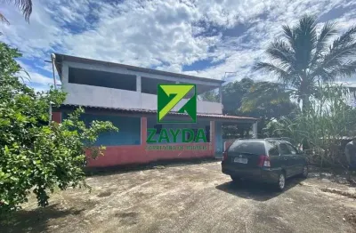 Casa independente com 02 quartos, em amplo terreno de 600m², no bairro jardim miramar, em rio das ostras.