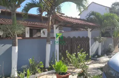 Casa linear com 02 quartos e piscina, no condomínio verão vermelho, em unamar - cabo frio.
