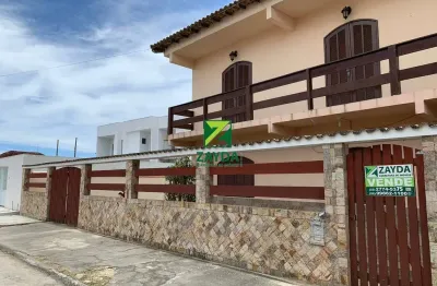 Imperdível oportunidade de casa linear com terreno à venda na melhor localização de barra de são joão por apenas r$395.000,00.  possui rgi e escritura