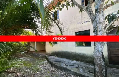 Casa à venda em barra de são joão, jardim miramar: 2 quartos, 1 suíte, 1 sala, 2 banheiros, 1 vaga, 130m². aproveite!
