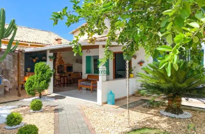 Casa à venda linear com placa de energia solar com quintal arborizado, beira rio - barra de são joão