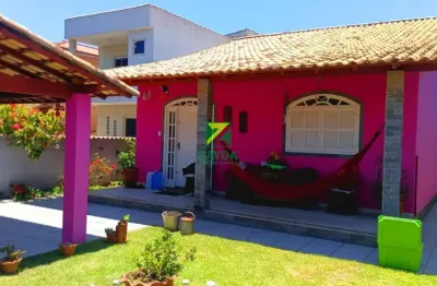 Casa à venda em casimiro de abreu-rj, bairro peixe dourado ii. 3 quartos, 1 suíte, 1 sala, 2 banheiros, 1 vaga de garagem. 130m².