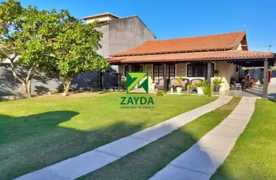 Casa de esquina com 522m² de terreno, com 04 quartos e área gourmet no extensão serramar rio das ostras-rj - imperdível!