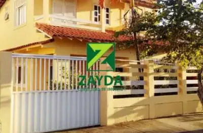 Casa à venda no centro de casimiro de abreu-rj: 4 quartos, 1 sala, 2 banheiros, 1 vaga de garagem, 10,00 m² área.