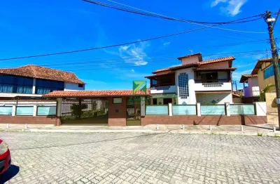 Casa duplex de alto padrão com área verde com piscina finos acabamentos. planejada para oferecer o melhor para você e sua família.