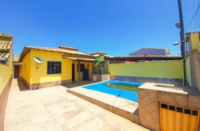 Casa à venda em casimiro de abreu-rj, jardim miramar: 2 quartos, 1 suíte, 1 sala, 3 banheiros, 1 vaga, 62m². venha conferir!