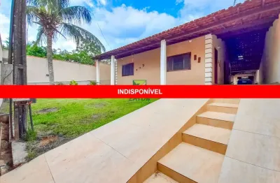 Casa à venda no bairro peixe dourado ii - barra de são joão: 2 quartos, 1 suíte, 1 sala, 3 banheiros, 4 vagas de garagem, 180m².