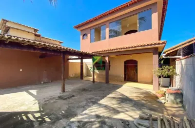 Casa à venda em casimiro de abreu-rj, bairro peixe dourado ii - barra de são joão: 3 quartos, 2 suítes, 2 salas, 3 banheiros, 3 vagas de garagem, 69,70m².
