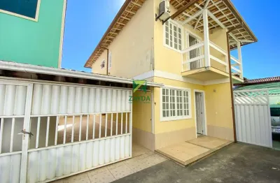 Casa duplex com 02 quartos, no bairro jardim campomar em rio das ostras.