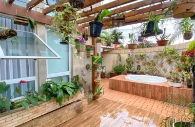Casa triplex com 2 suítes e área gourmet, próxima ao mar no jardim campomar, rio das ostras-rj