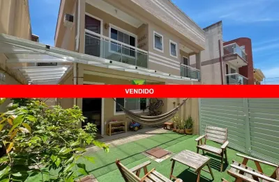 Casa à venda em rio das ostras-rj, 2 quartos, 2 suítes, sala, 3 banheiros, vaga de garagem, 1,00 m² na cidade beira mar.