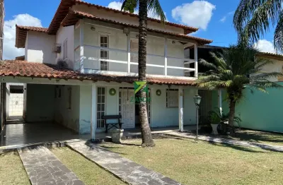 Duplex à venda no bairro jardim miramar em rio das ostras-rj: 04 quartos, área gourmet, 372m² de terreno. aceita financiamento bancário