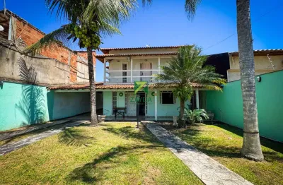 Duplex à venda no bairro jardim miramar em rio das ostras-rj: 04 quartos, área gourmet, 372m² de terreno. aceita financiamento bancário