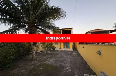 Casa à venda no peixe dourado ii: 2 quartos, 2 banheiros, 2 vagas de garagem, amplo quintal! bairro seguro e tranquilo
