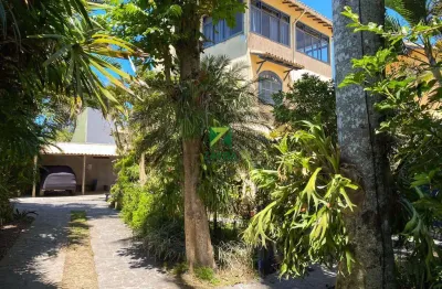 Casa de luxo na prainha - barra de são joão: 5 quartos, 3 suítes, vista panorâmica para o mar, ampla área gourmet e garagem para 6 carros.