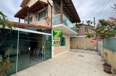 Casa duplex de esquina com 02 suítes, a poucos passos da praia em barra de são joão.