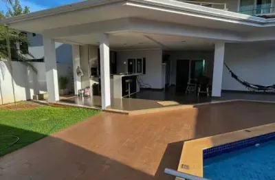 Casa de condomínio à venda, sendo 4 suítes de 432,00 m² no jardins florença.