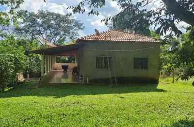 Chácara condomínio fechado com 3 quartos, suíte, área de lazer completa.