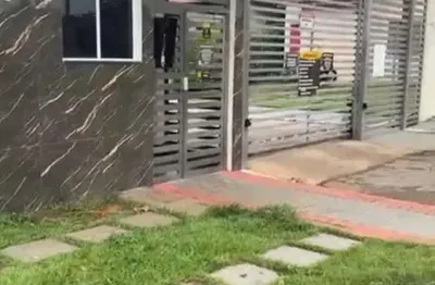 Casa em condomínio fechado sendo 2 quartos de 162,00m² no residencial florida.