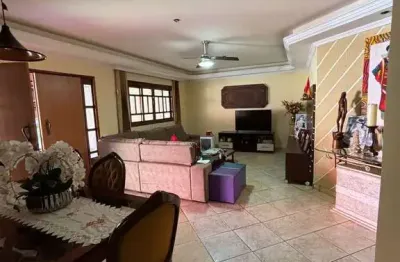 Casa no recreio do funcionários públicos 4 quartos sendo 3 suítes.