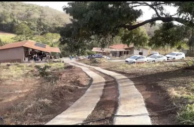 Chácara a 7 km de bonfinópolis, município de leopoldo de bulhões