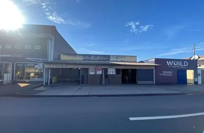 Área comercial na frente e casa nos fundos, localizada na vila mariana em ap. go
