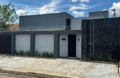 Excelente casa de alto padrão com área total de 420m²