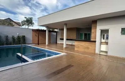 Casa de alto padrão com 3 quartos sendo 1 suíte com área total de 420m².