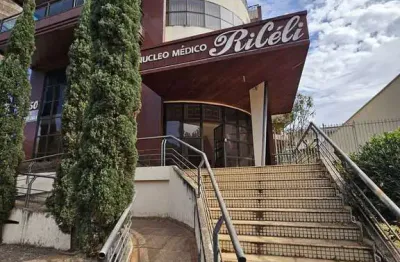 Prédio comercial, 565 metros, em frente do parque areião.