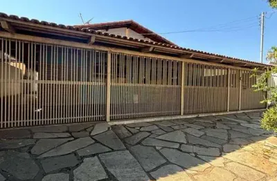 Casa à venda com 4 quartos, 3 suítes, Jardim América de 351,39 m²