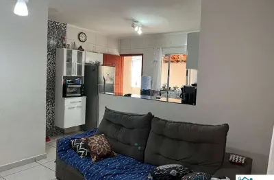 Imperdível casa à venda em São Paulo-SP, no Jardim Santo André: 2 quartos, 2 banheiros, 5 vagas e 120m²!