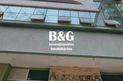 Apartamento amplo na meia praia, quadra mar e vista mar.