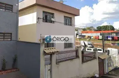 Prédio individual - 3 quartos - 82m2 - vaga coberta no pilotis