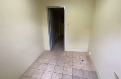 Casa com 1  dormitorio para alugar no bairo  cerâmica em  são caetano do sul