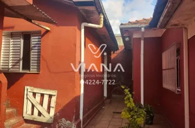 Ótimo terreno com casa antiga em rua tranquila em são caetano