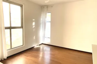 Apartamento 1/4, 46m2, banheiro social, vaga de garagem