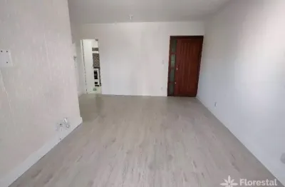 Apartamento à venda, 2/4, suíte, varanda, 02 vagas de garagem