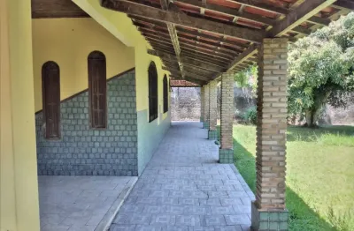 Casa em loteamento,150m2, jardim, varanda, vaga para 07 carros