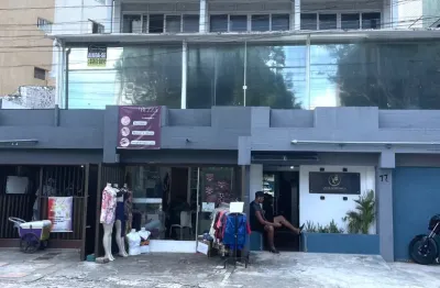 Casa de dois andares, cozinha,lavabo, banheiro social, 02 varandas extensas