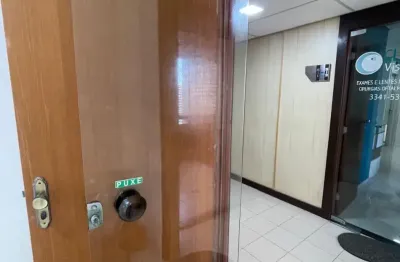 Sala comercial, 34m2, sala com divisoria, lavabo, vaga garagem