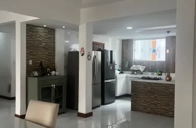 Apartamento à venda, 3/4, suíte, cozinha formato ilha, 200m2, vaga de garagem