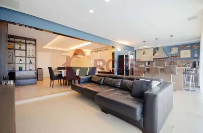 Apto com 160m², com três suítes, sala ampla, integrada à varanda com churrasqueira, banheiros: 4 vag