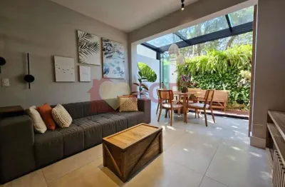 Casa em condomínio, 2 suítes, 2 vagas e lazer no roof top, churrasqueira e jacuzzi.