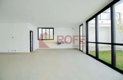 Casa em condomínio para venda com 4 quartos, sendo 4 suítes, 312m²
