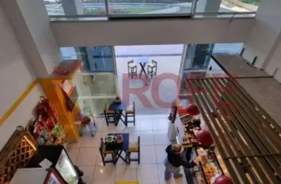 Loja térrea de 63m² com 2 vagas localizado em movimentado prédio comercial nas nações unidas