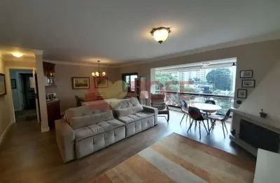 Moema em destaque: amplo apartamento com espaço e luz natural!