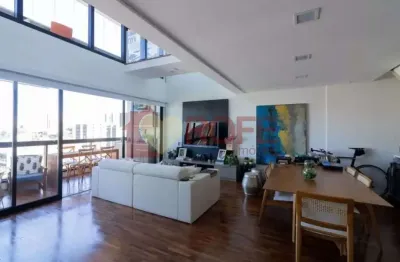 Apartamento de cobertura, super espaçoso à venda com 1 quarto (1 suíte), 123m2 e 3 vagas de garagem,