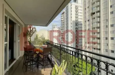 Apartamento de 200m² em andar alto | 3 suítes | 3 vagas | hall privativo